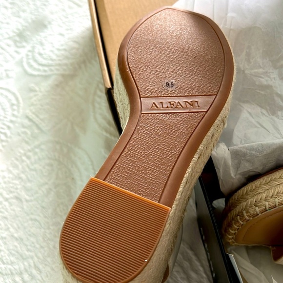 Alfani Women’s Cohjo Padded Insole White Wedge Sandals, Size 91/2 M. NEW - Picture 14 of 14